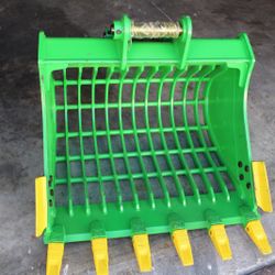 Excavator Komatsu PC120 Skeleton Bucket with Side Cutter and Teeth 48 Inches Width.