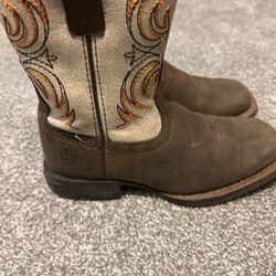 Size 10 Kids Ariat Boots 