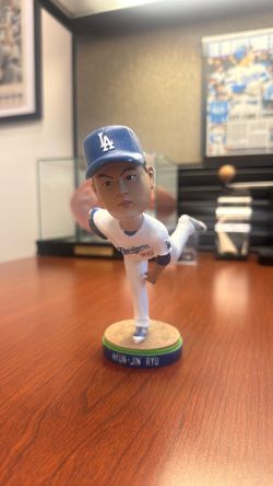 Hyun Jin Ryu Bobblehead with box