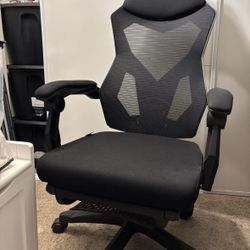 Gaming Chair Black New Barely Ever Used