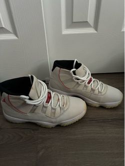 Jordan 11 “Platinum Tint” Size 10