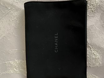 White CHANEL Zipped Card Holder & Coin Purse for Sale in Los Angeles, CA -  OfferUp