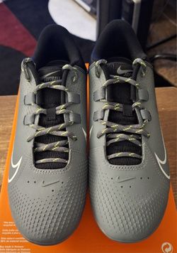 Women's NIKE Hyperdiamond 4 Pro NIB Blk/Wht-Cool Grey Volt Sz 10 Box has no lid 