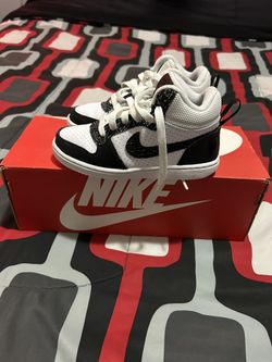 black and white little boys nike shoes youth