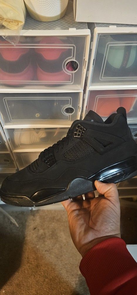 Black Cat Jordan 4