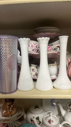 MILK GLASS FLOWER VASES 3 for 10$ pick up Downtown LA Little Tokyo area must take all three