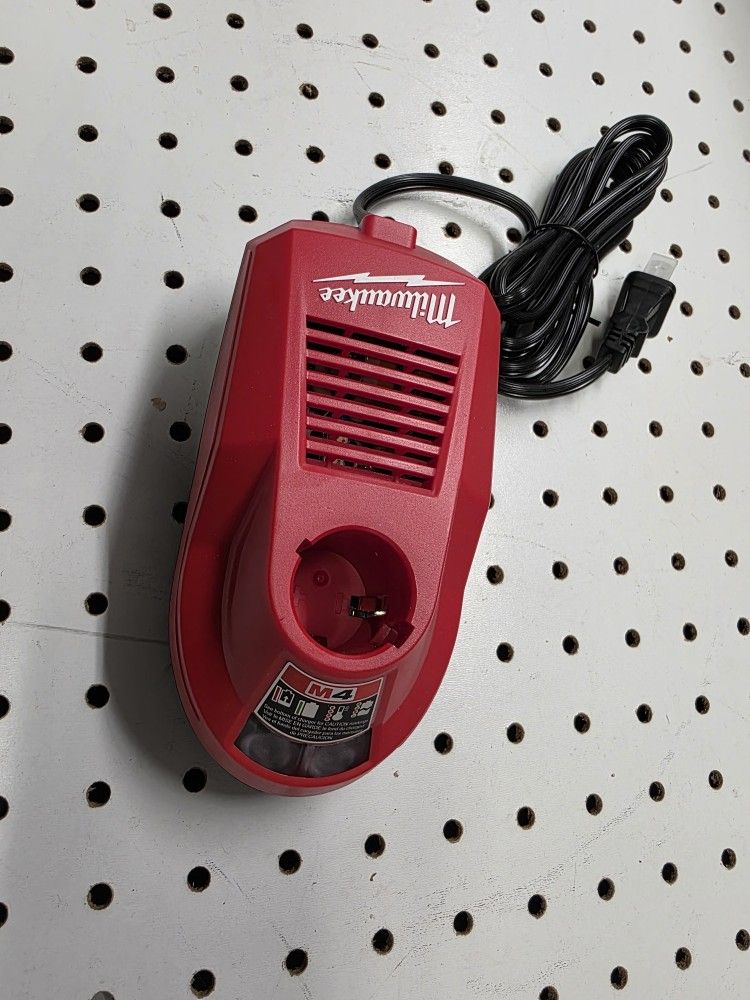 Milwaukee M4 4V Battery CHARGER 48-59-2001