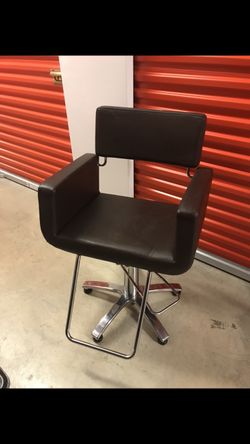 Salon chair
