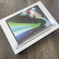 New 2022 MacBook Pro 13” M2 512SSD