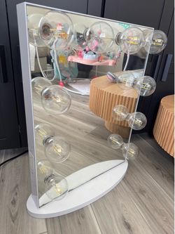 Vanity mirror