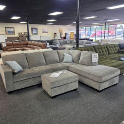Sectional with Chaise 🚚WE DELIVER🚚