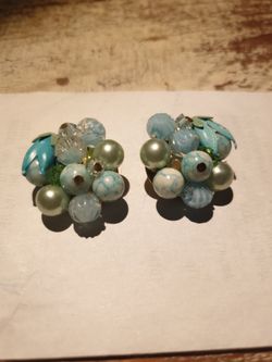 Vintage Blue/white Beaded Gold Under Toned Clip On Ear Rings