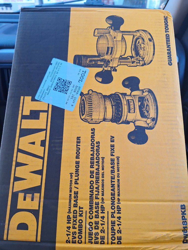 DEWALT Router, Fixed and Plunge Base Kit, Soft Start, 12-Amp, 24,000 RPM, Variable Speed Trigger, Corded (DW7618PKB)


