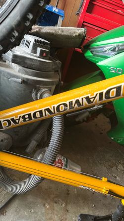 Yellow aluminum diamondback, Topanga, large and extra large in one amazing aluminum, racing bike one owner used one time