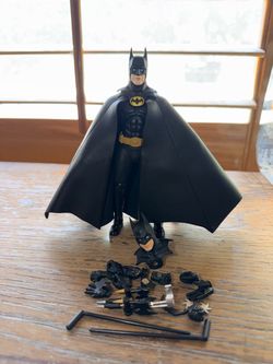 S. H Figuarts 1989 Batman (READ DESCRIPTION!!!)