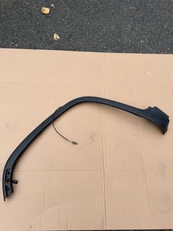 Rivian R1T front left fender arch flare moulding 2022