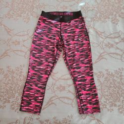 Nike Dri-Fit Pink Camo Fearless Relay Capri Crop Women’s Size Medium