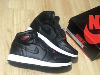 Jordan 1 Retro High Black Satin Gym Red GS 7Y / 8.5 W