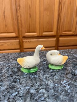 Vintage Japan Midcentury Century Duck Pair of Salt and Pepper Shakers.  Preowned missing stoppers.  Size approximately 2 1/2 inches tall.  The tallest