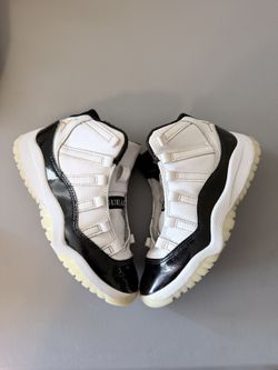 Kids Jordan 11 Black And White