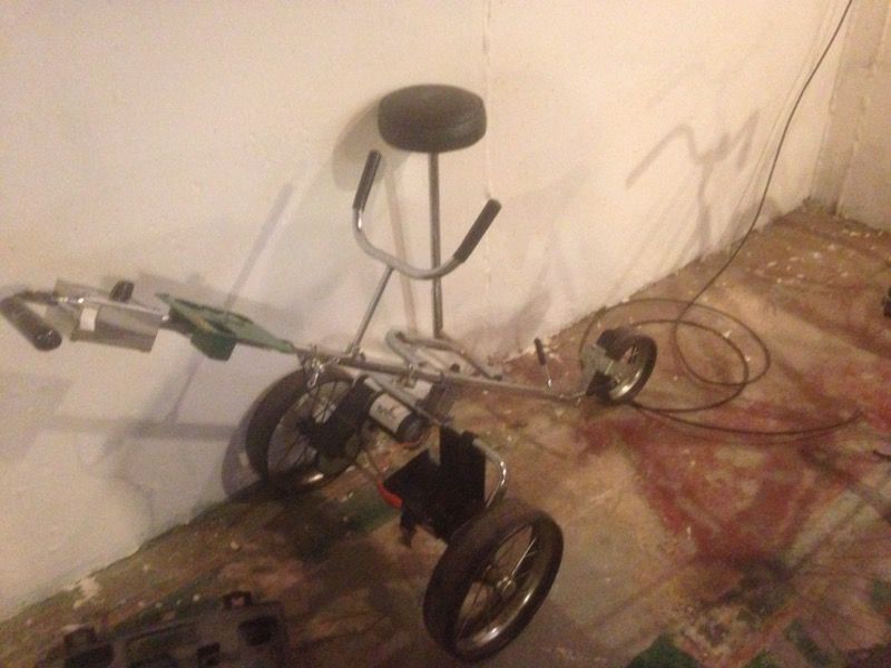 Kangaroo electric golf caddy/golf cart works
