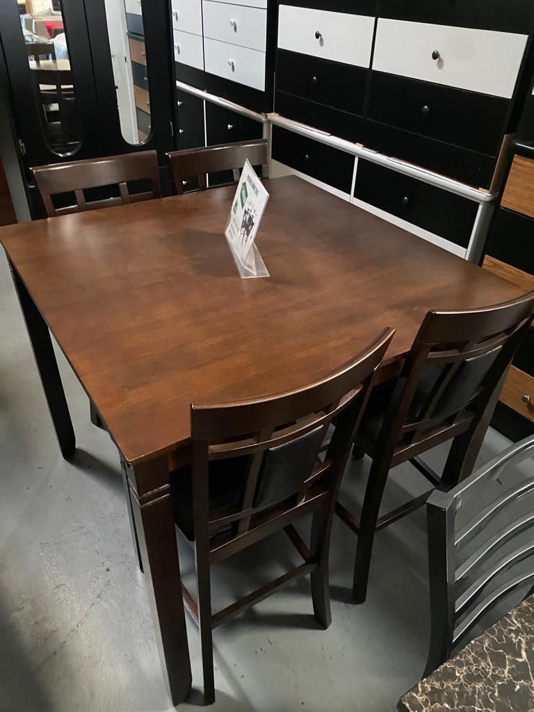 Pinewood Dinner Table New