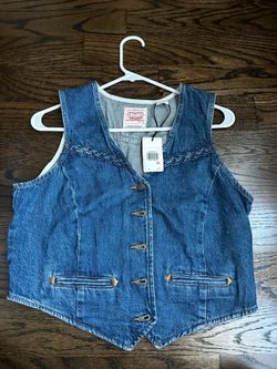 WOMEN LEVIS VEST MEDIUM