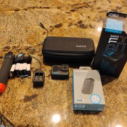 GoPro 11 Combo With 4 Extra Endura Batteries 