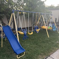 Swing set 