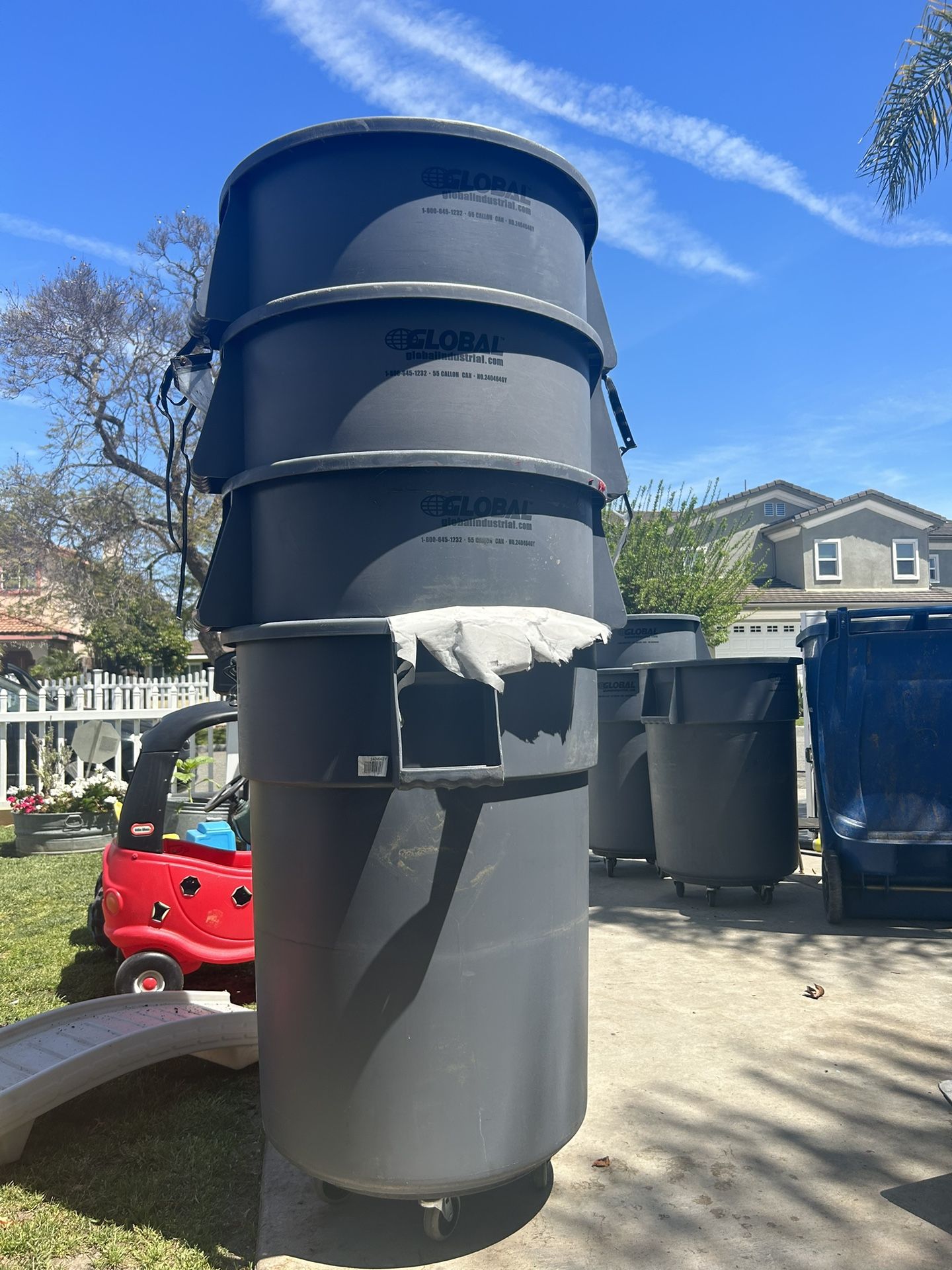 Five Global Trash Cans for Sale in Huntington Beach, CA - OfferUp