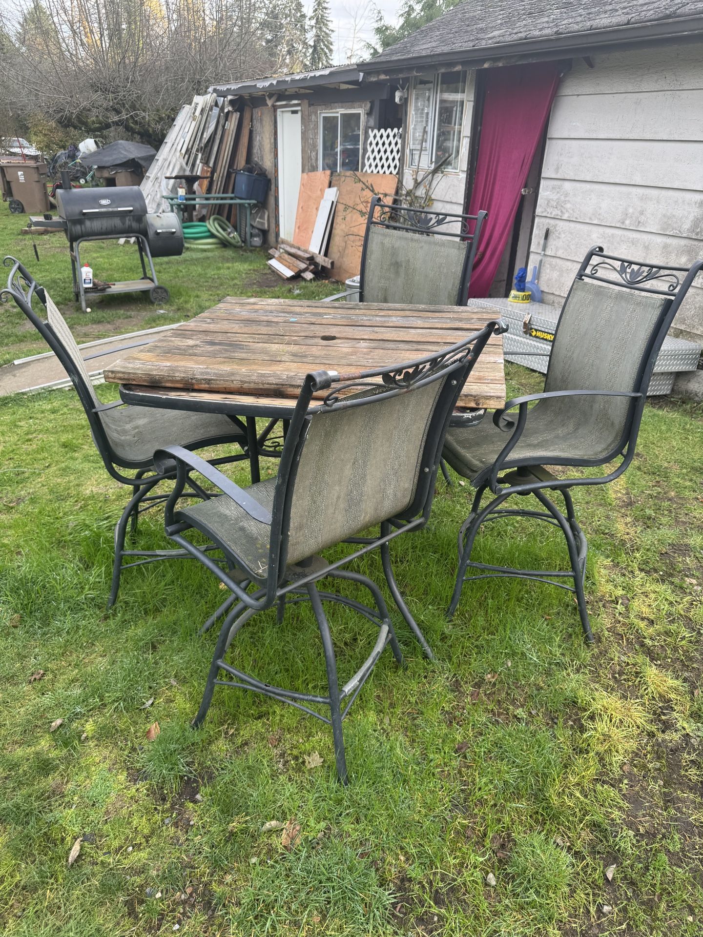 Outdoor Patio Table and Chairs