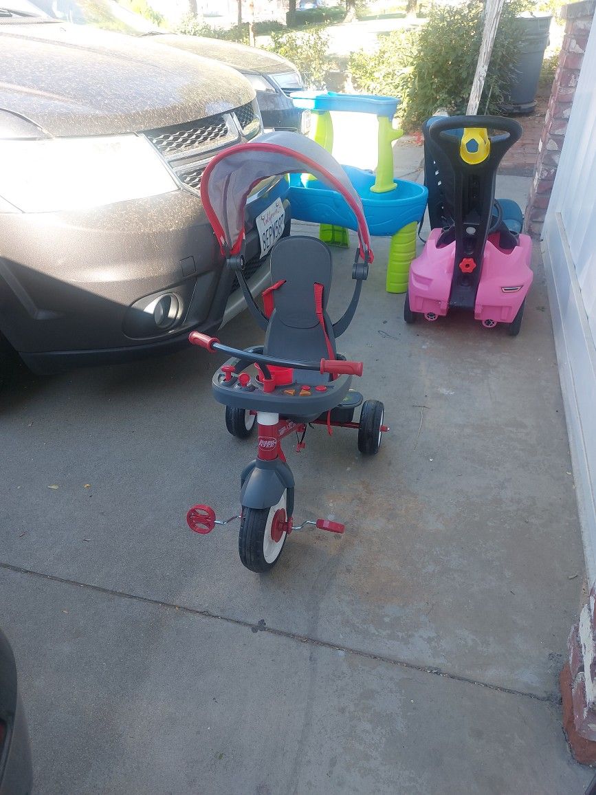 Radio Flyer Tricycle With Seat Belt