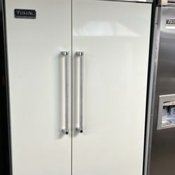 Viking 48”Wide Gloss White Built In Side By Side Refrigerator 