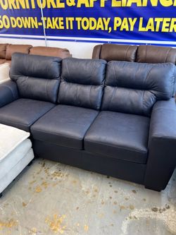 Stylish cozy nice couch!