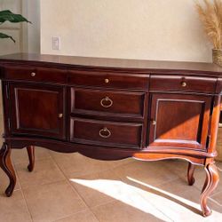 Credenza / Sideboard / Cabinet