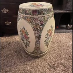Ceramic Light Yellow And Floral Garden Stool, Like New. PRICE FIRM