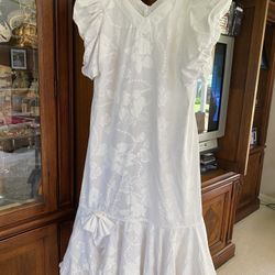 Woman’s White Cotton/polyester Long Dress ( Made In Hawaii) Size 18