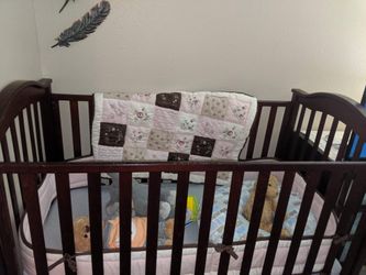 Crib/Toddler Bed with Lowering Rail