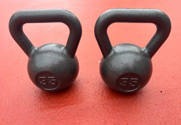 35.lbs x 2 kettlebells NEW