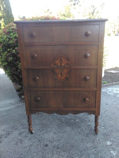 Antique Dresser ( 43x30x18)