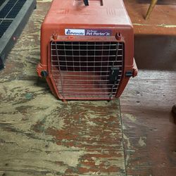 Petmate Deluxe Per Porter Jr. Medium Size Pet Crate. $30 15”L x 24”W x 16”H 