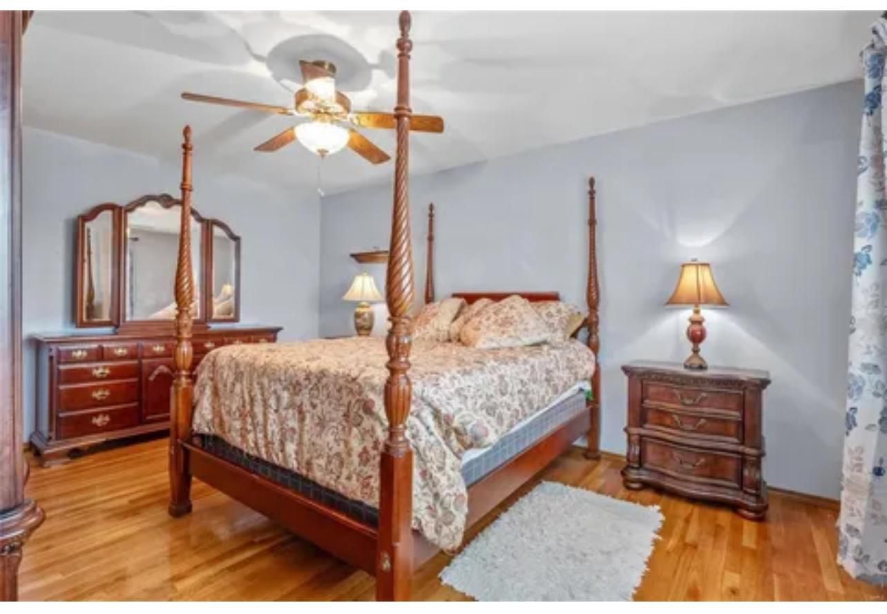 4-Poster Queen Bed $99.99 Solid Wood -Frame, Headboard, Box Spring And Mattress 