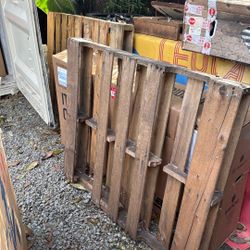Free Pallets!  Pickup Today!