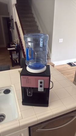 Mini water dispenser