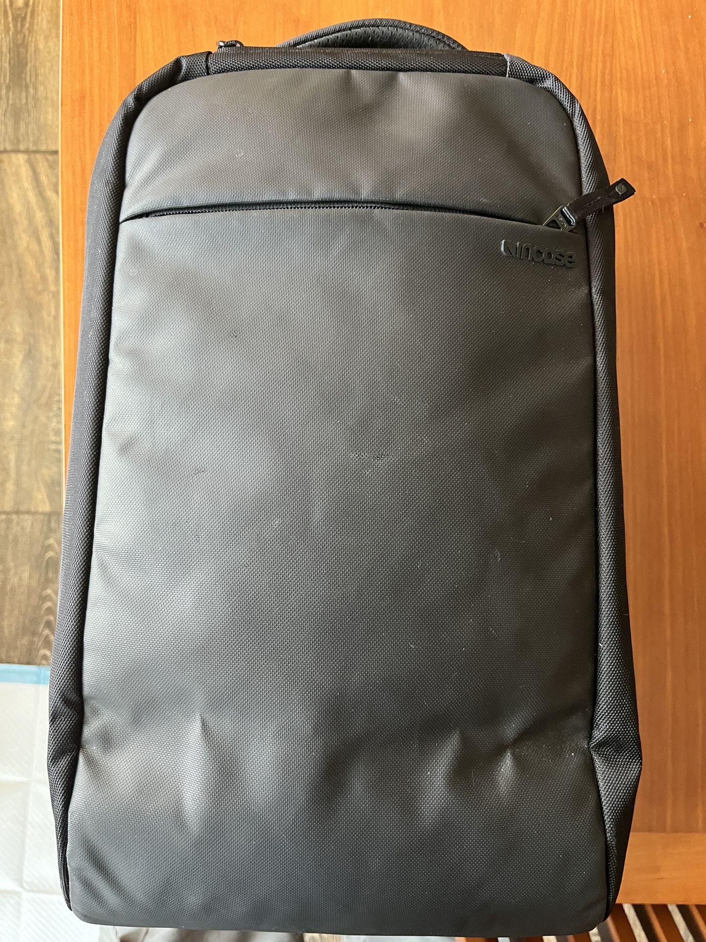Incase Laptop Back Pack.Excellent Condition 