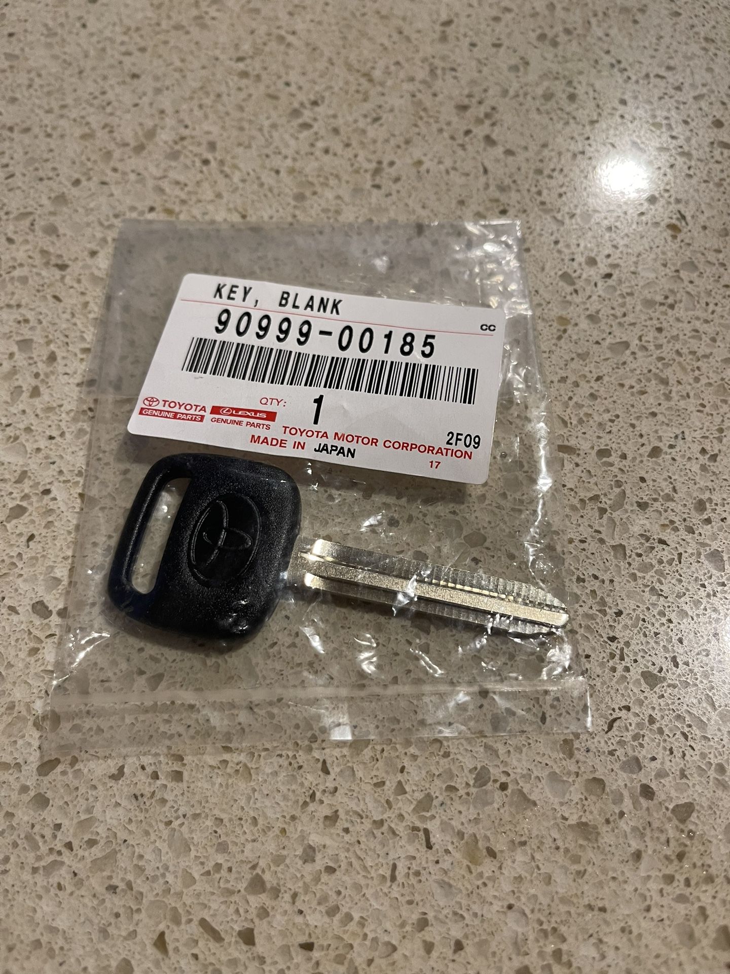 Pair Of 2 New OEM Toyota Ignition Keys - Non-Chip Blank (Part # 90999