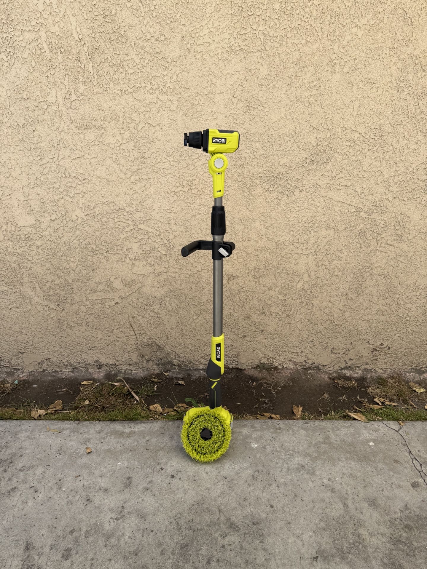 RYOBI ONE+ 18V Cordless Telescoping Power Scrubber (Tool Only)