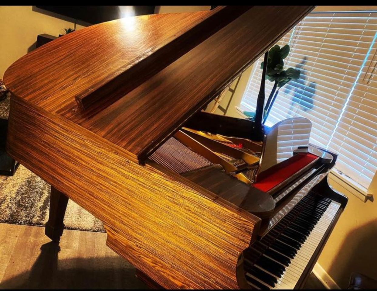 Grand Piano 