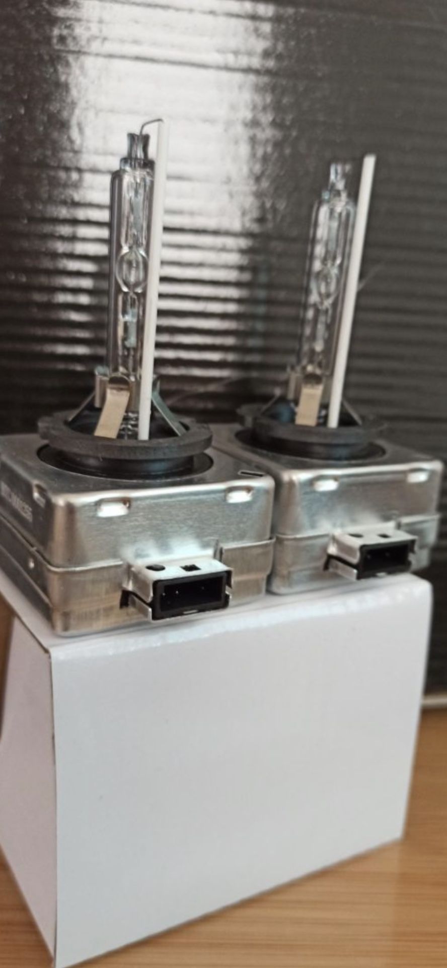 D1S HID Bulbs, 6000K Cool White, 150% Lighting Distance, Xenon Bulb, IP67 Design with Metal Stents Base