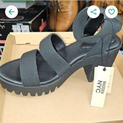 womens black Madden nyc open toe shoes size 10
Lug sole heel chunky platform sandals